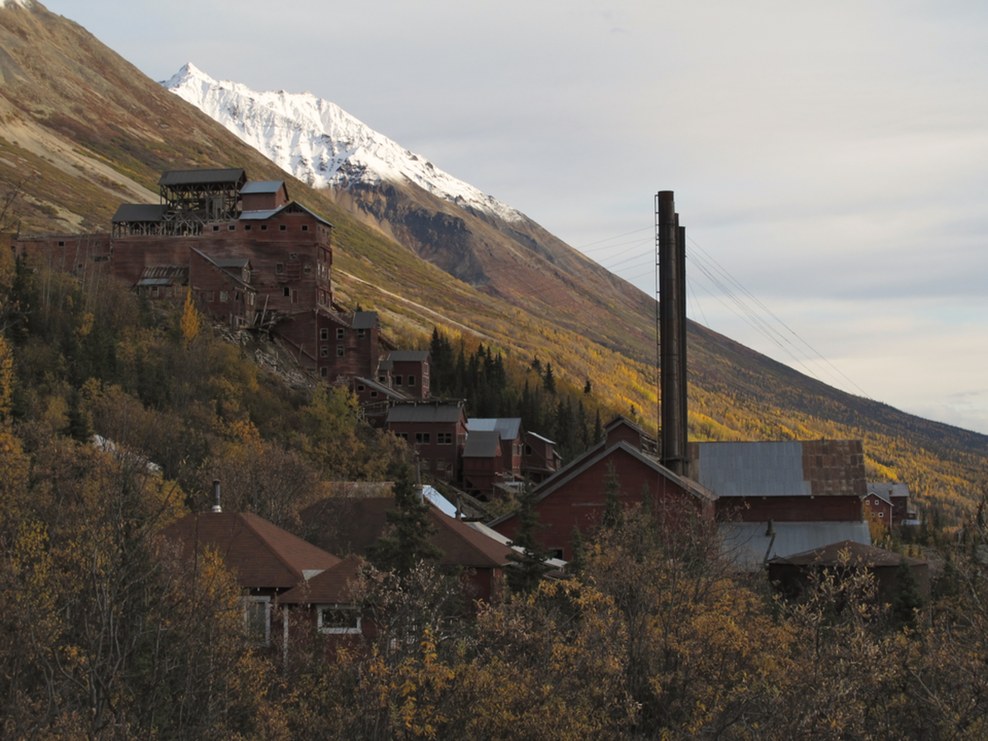 An image depicting the trail The Wagon Road & Toe of the Kennicott Glacier Trail and its surrounding area.