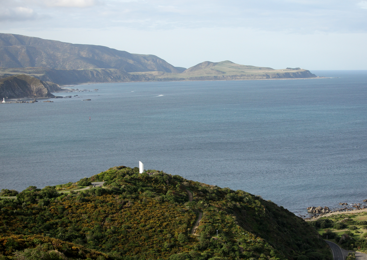 An image depicting the trail Ataturk Memorial and Breaker Bay via Eastern Walkway and its surrounding area.