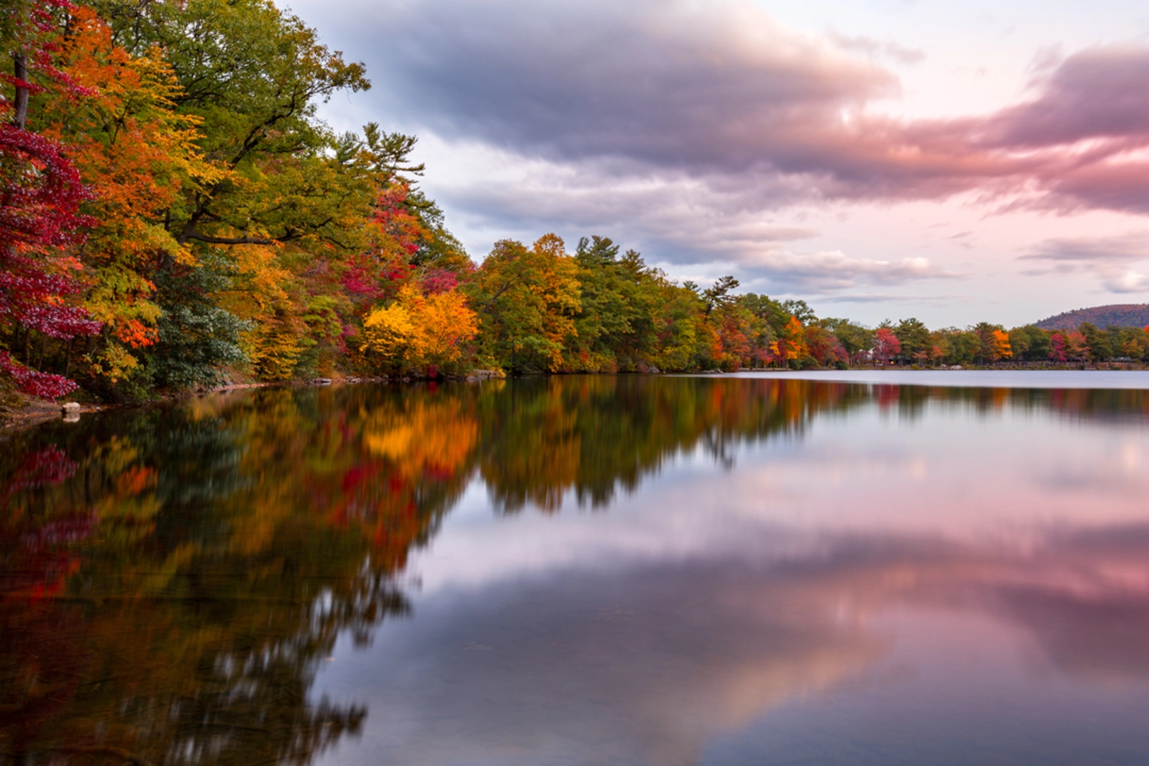 An image depicting the trail West Mountain and Hessian Lake and its surrounding area.