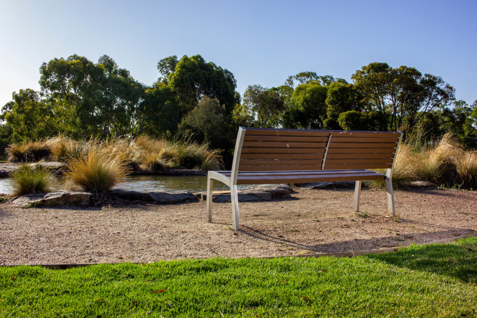 An image depicting the trail Thorndon Park Loop Track and its surrounding area.
