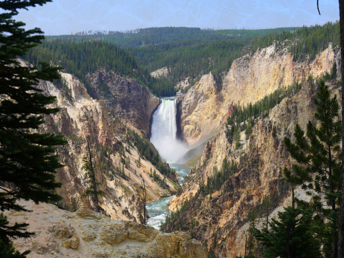 An image depicting the trail Uncle Tom's Trail and its surrounding area.