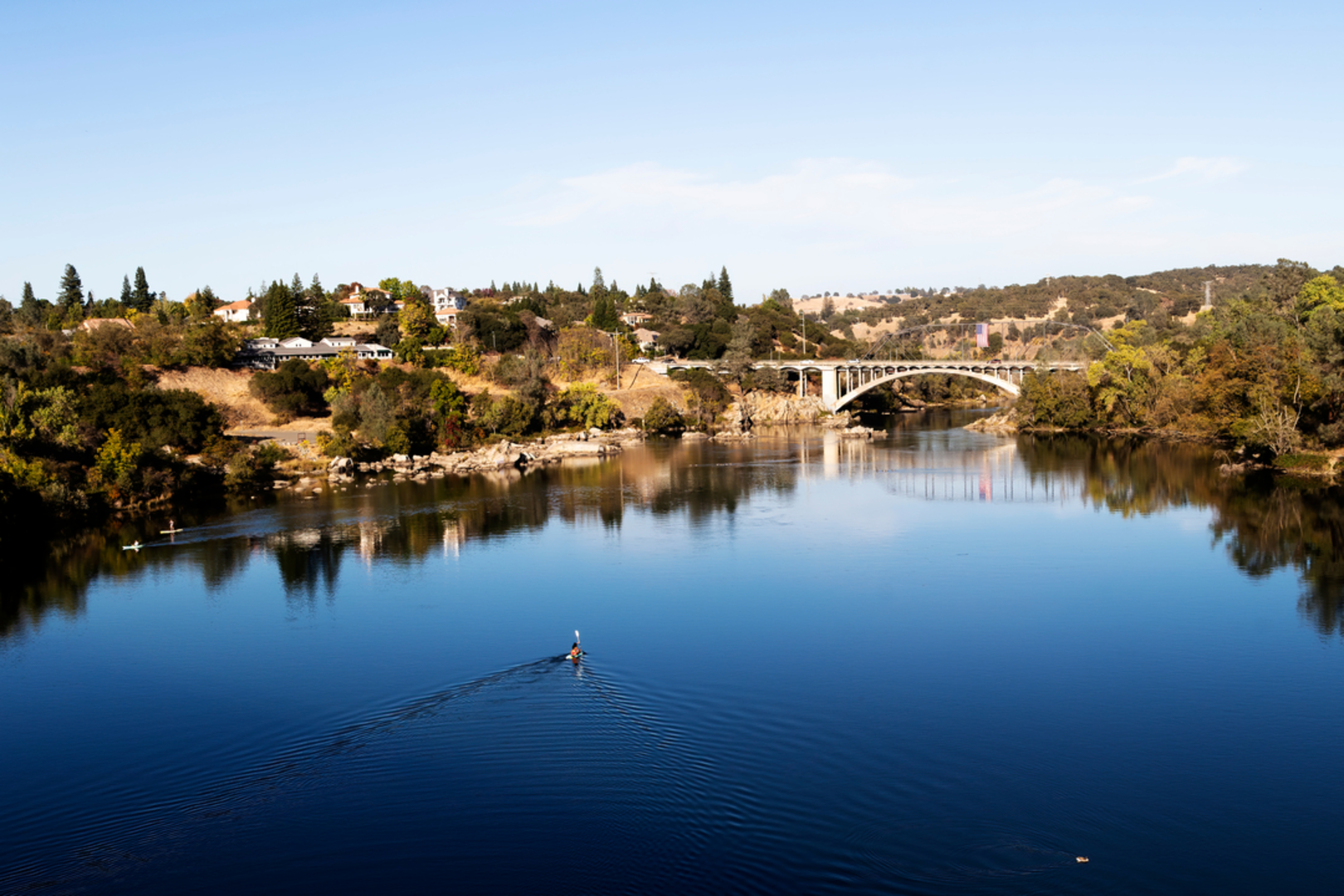An image depicting the trail Lake Natoma Loop via American River Trail and its surrounding area.