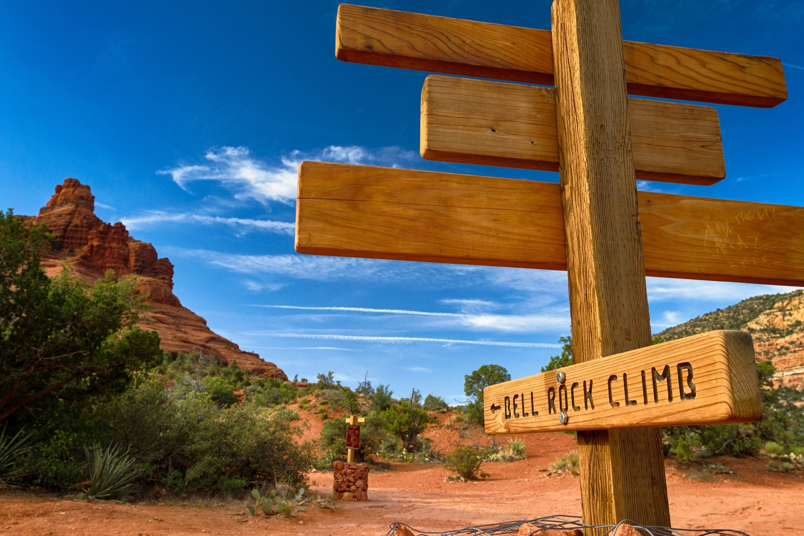 An image depicting the trail Bell Rock Pathway from Little Horse Trailhead and its surrounding area.