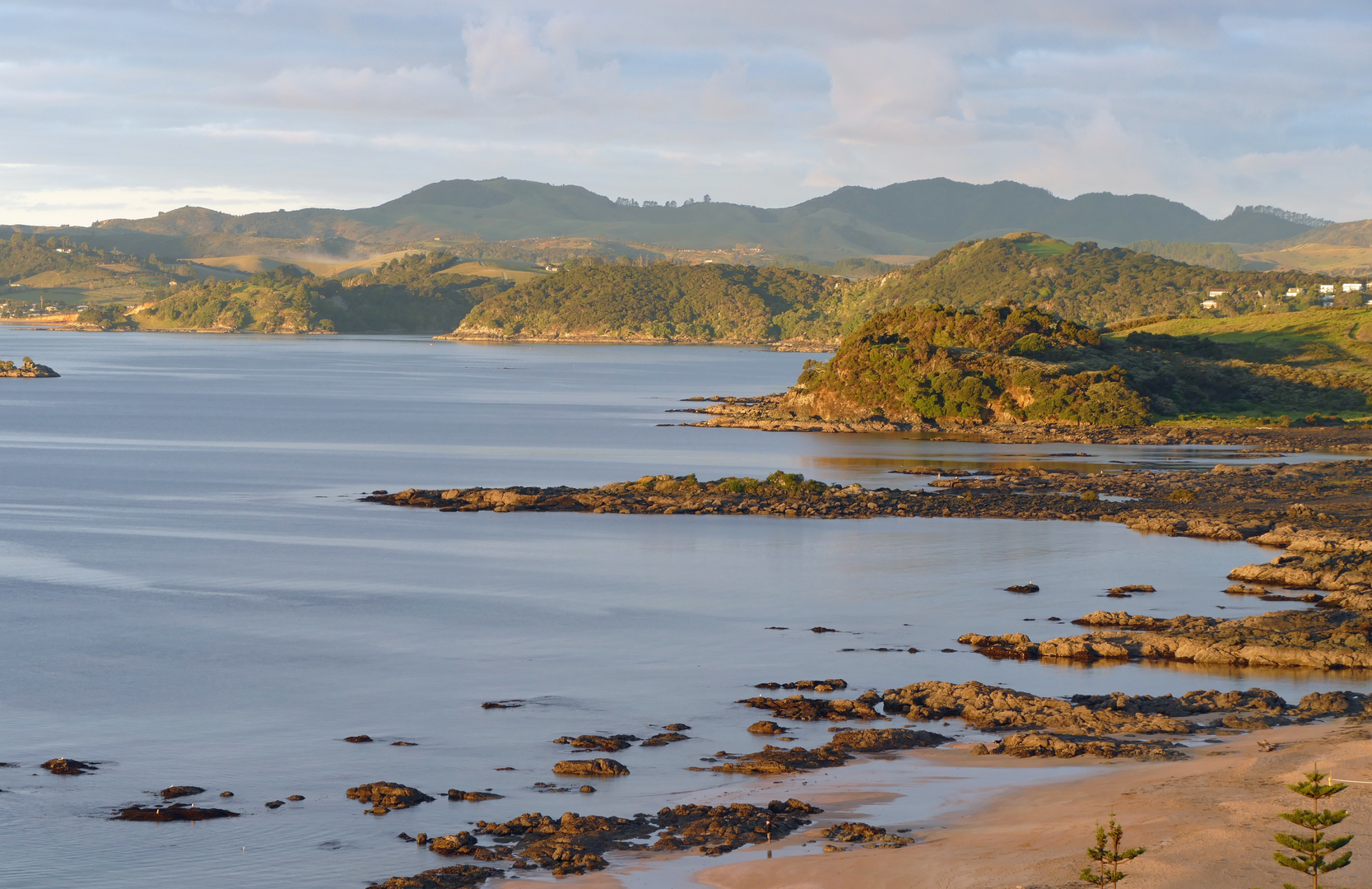 An image depicting the trail Cable Bay Walkway and its surrounding area.