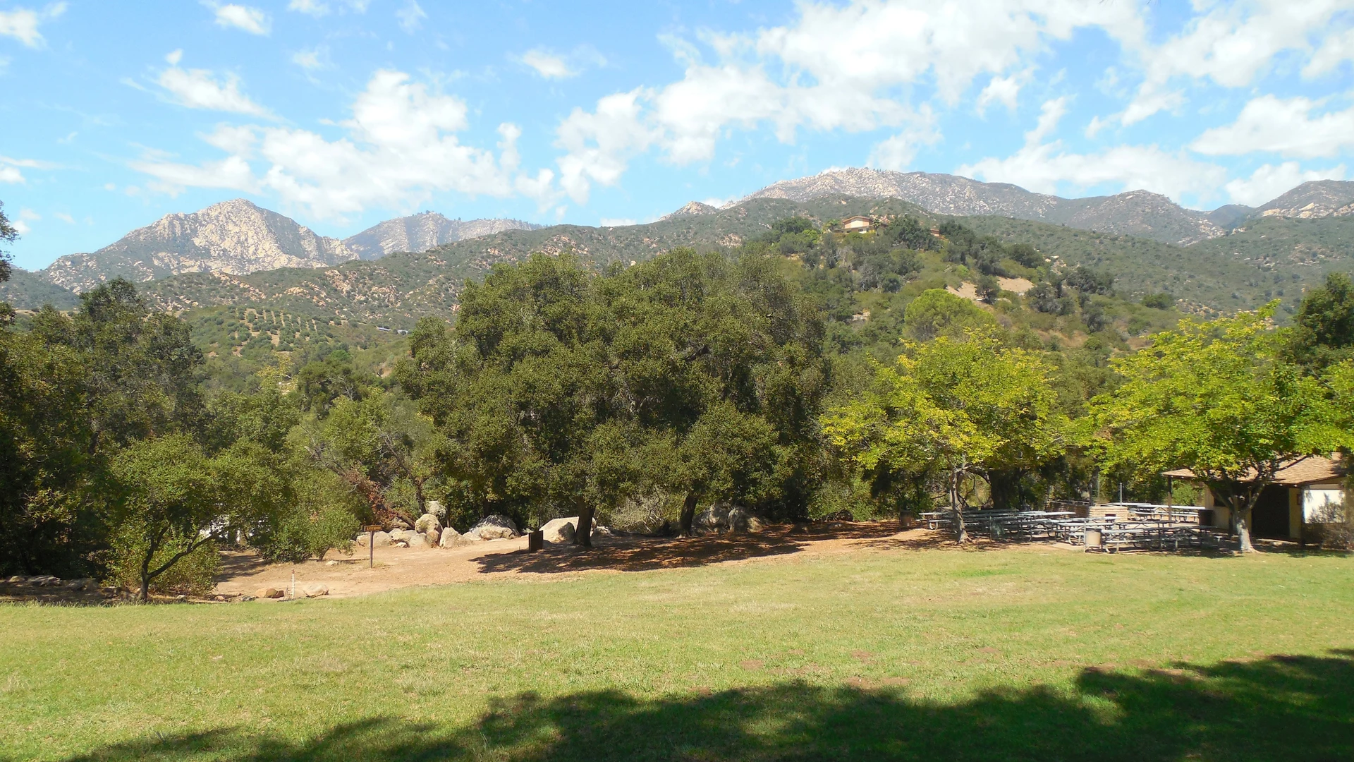 An image depicting the trail Arlington Peak and Cathedral Peak Trail and its surrounding area.