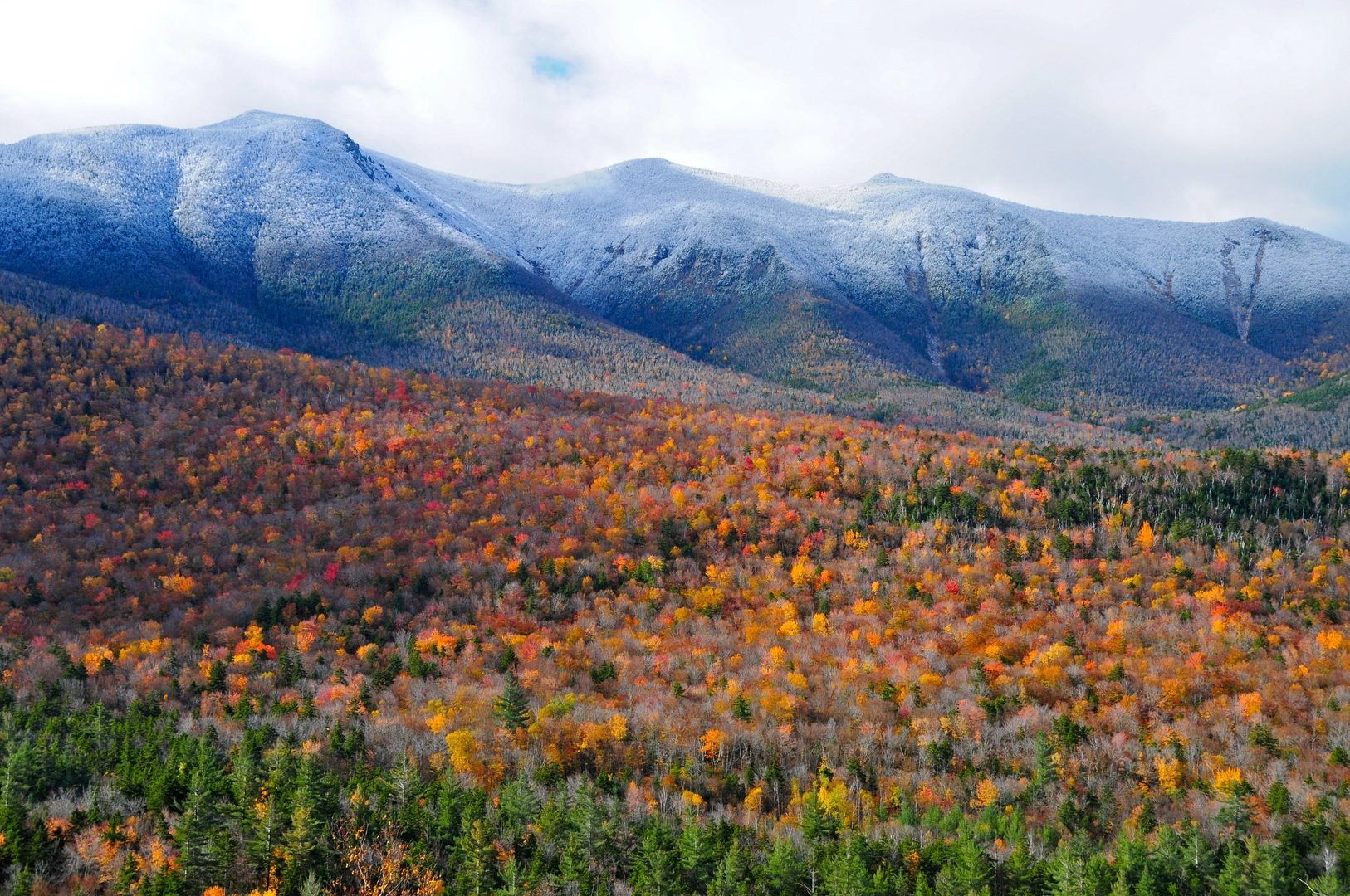 An image depicting the trail Desolation Loop and its surrounding area.