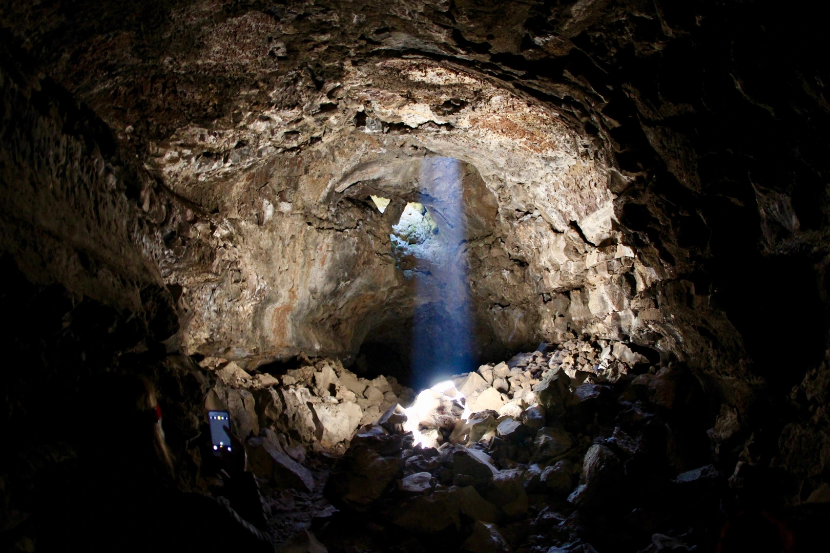 An image depicting the trail Lower Sentinel Cave and Sentinel Bridge and its surrounding area.