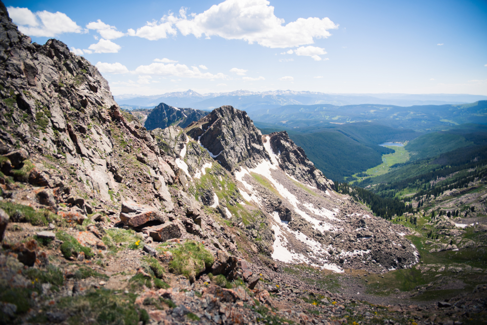 An image depicting the trail Milner Pass - Fall River Pass Trail and its surrounding area.