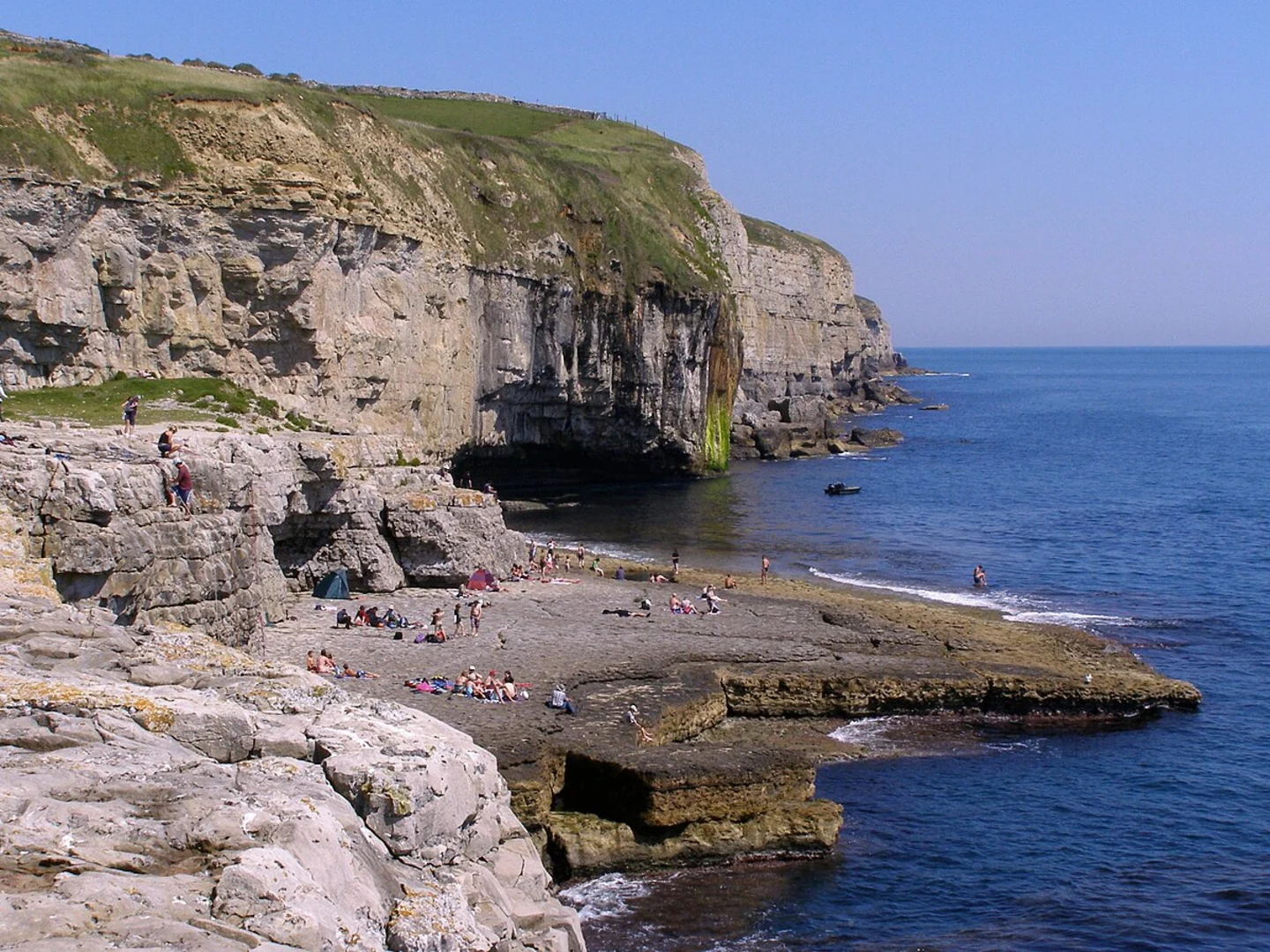 An image depicting the trail Seacombe Cliff and Priest's Way and its surrounding area.