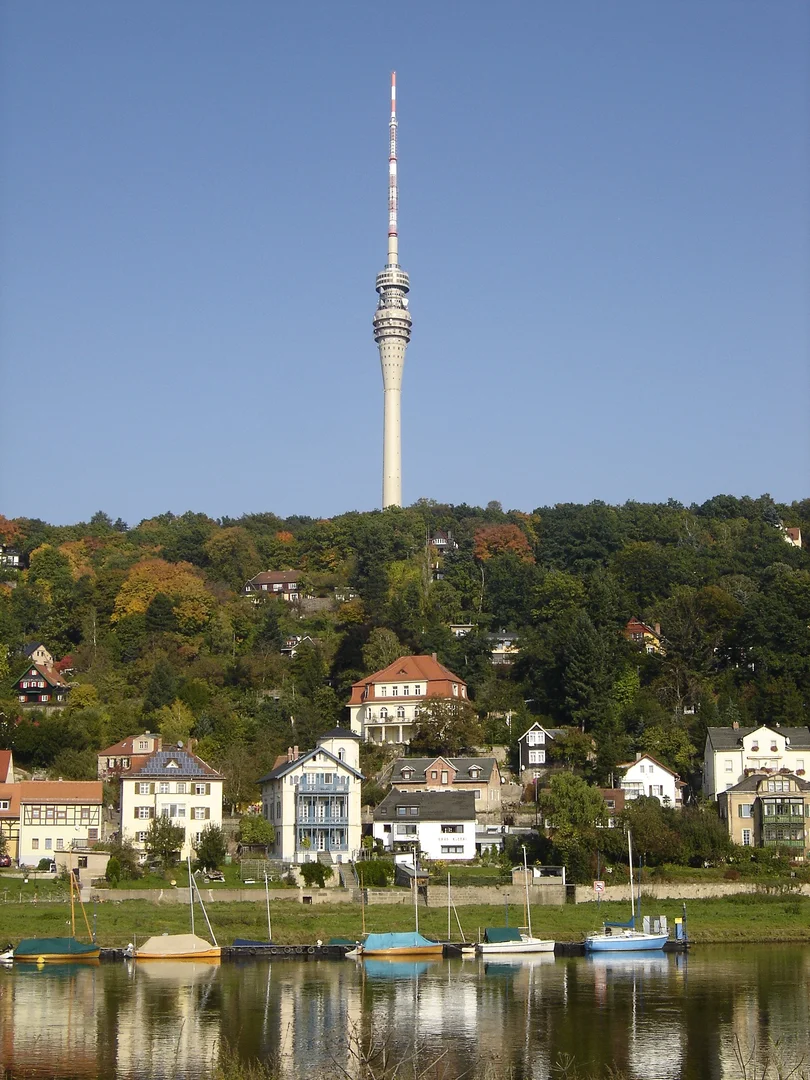 An image depicting the trail Agneshöhe and River Elbe Loop and its surrounding area.