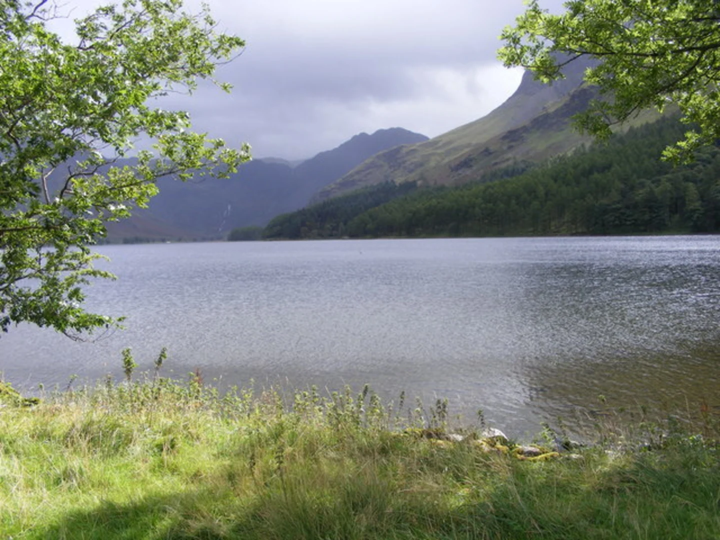 An image depicting the trail Buttermere Lakeshore and its surrounding area.