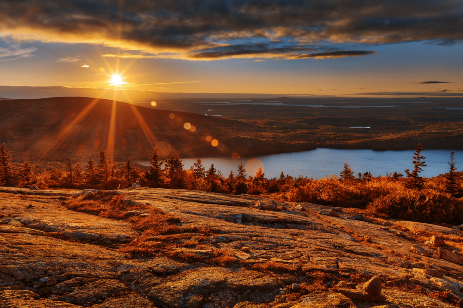 An image depicting the trail Cadillac Summit Loop Trail and its surrounding area.