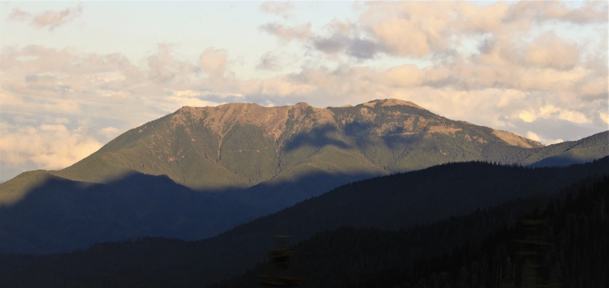 An image depicting the trail Blue Mountain Loop and its surrounding area.