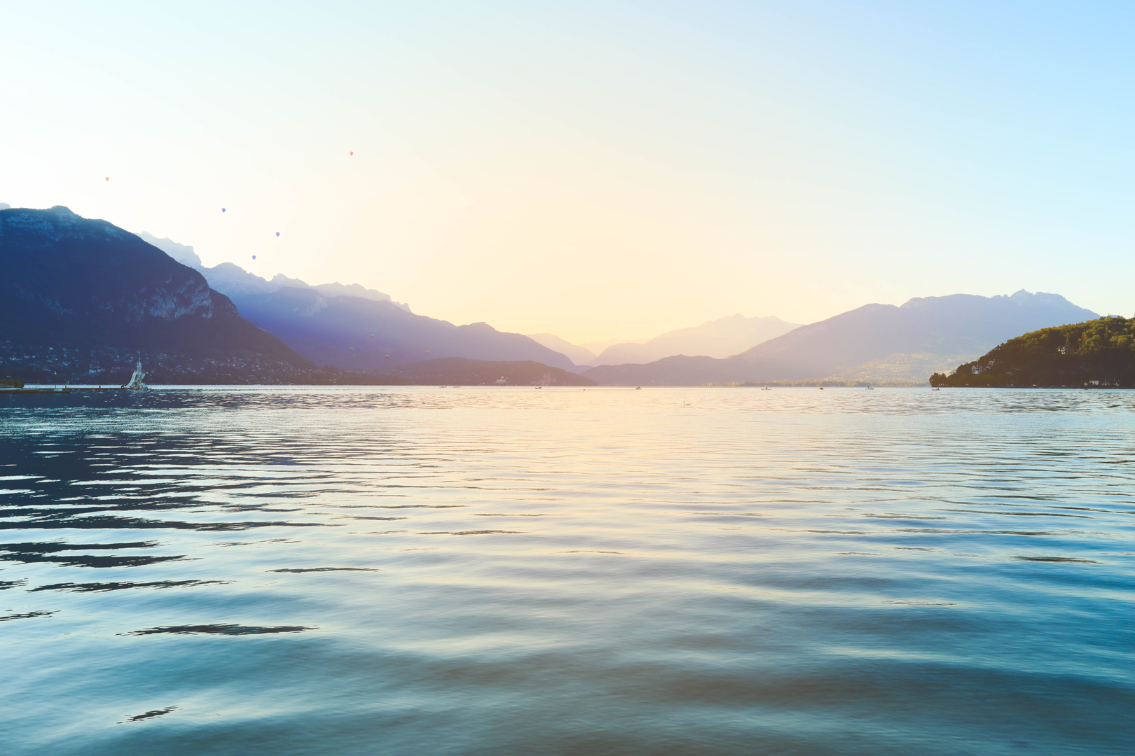 An image depicting the trail Lake Annecy Loop and its surrounding area.