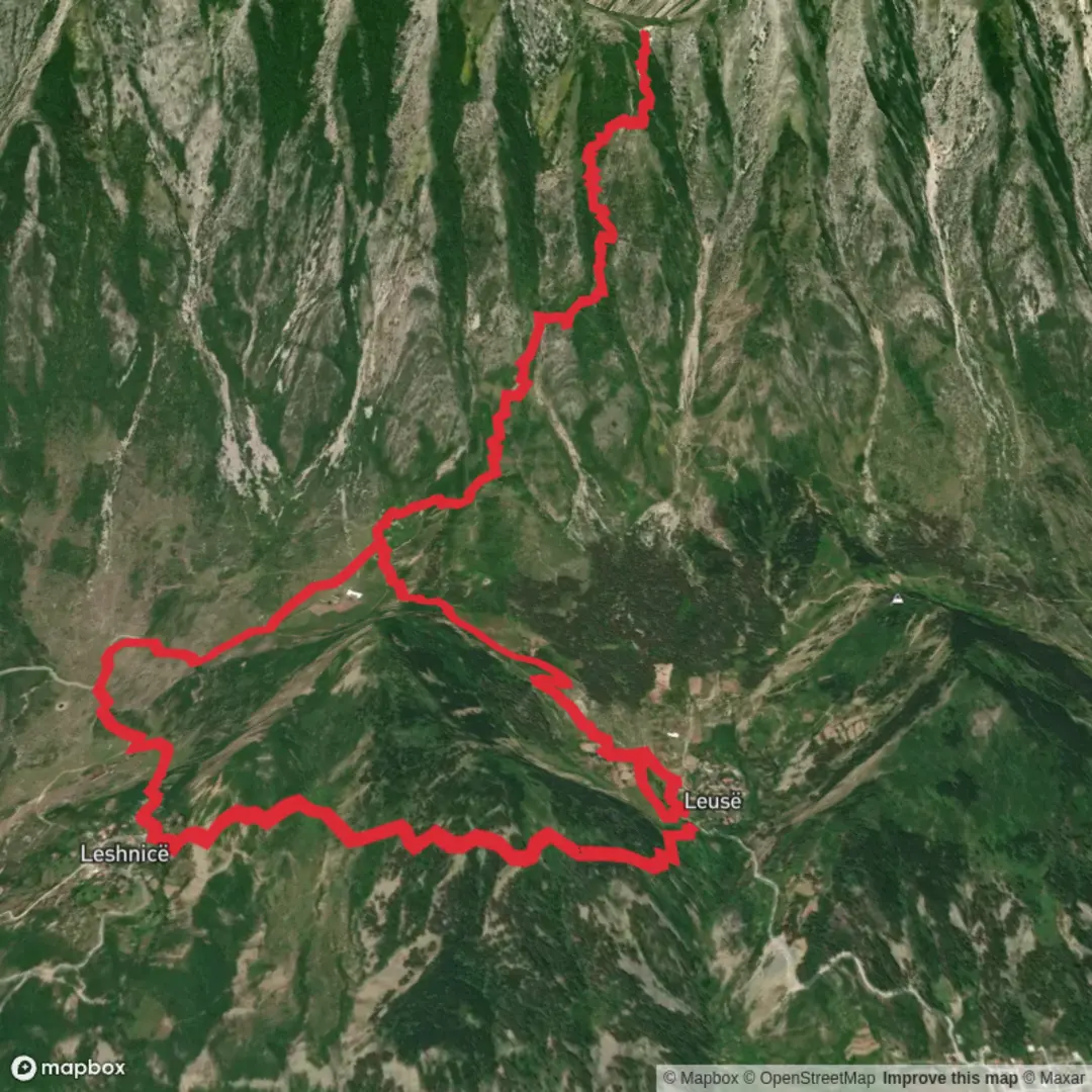 An image depicting the trail Leshnice Leuses if doable mountain peak and its surrounding area.