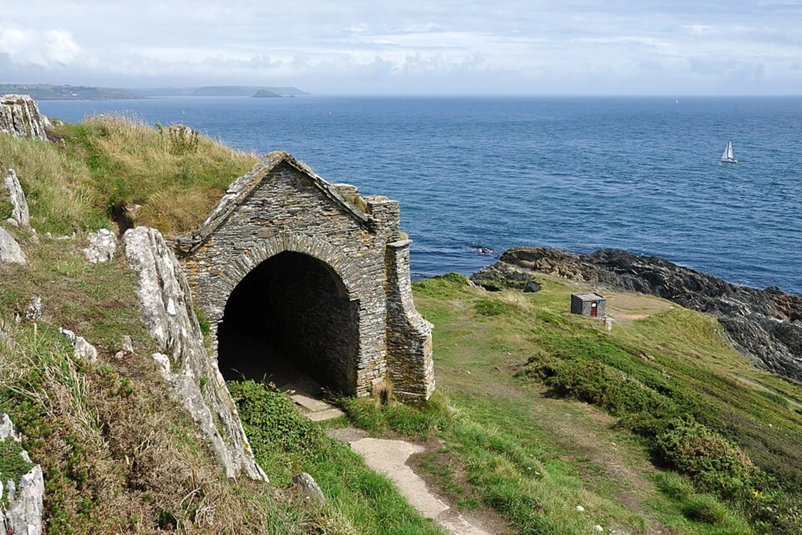 An image depicting the trail Mousehole Loop and its surrounding area.