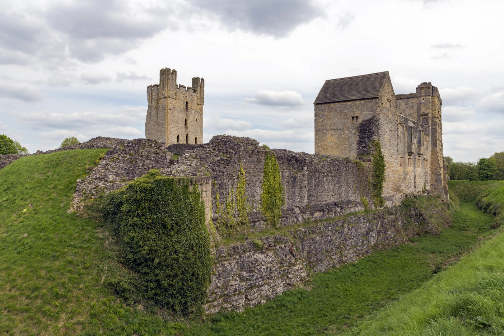 An image depicting the trail White Horse and Helmsley Moor Loop and its surrounding area.