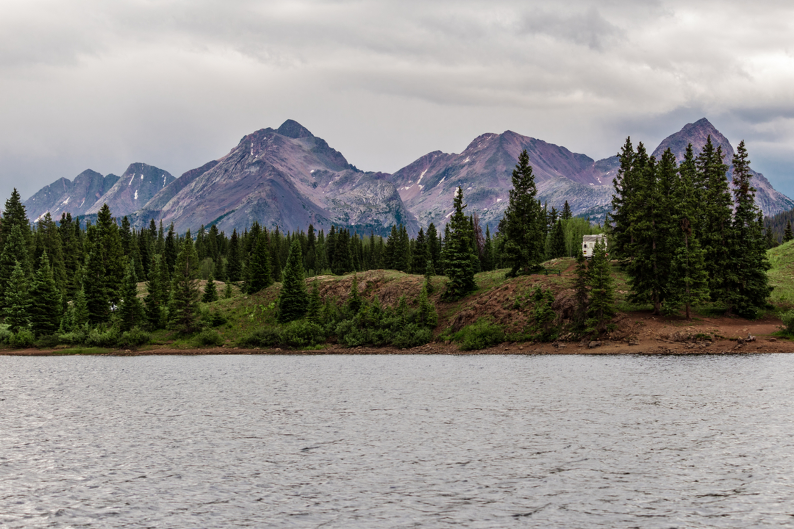 An image depicting the trail Twin Sisters Trail and its surrounding area.