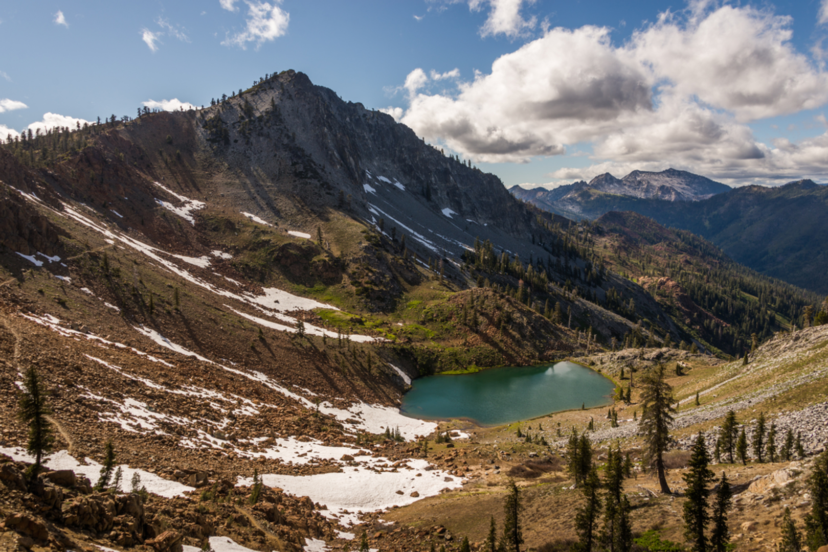 An image depicting the trail Deer Lake via Upper Salmon Lake Trail and its surrounding area.