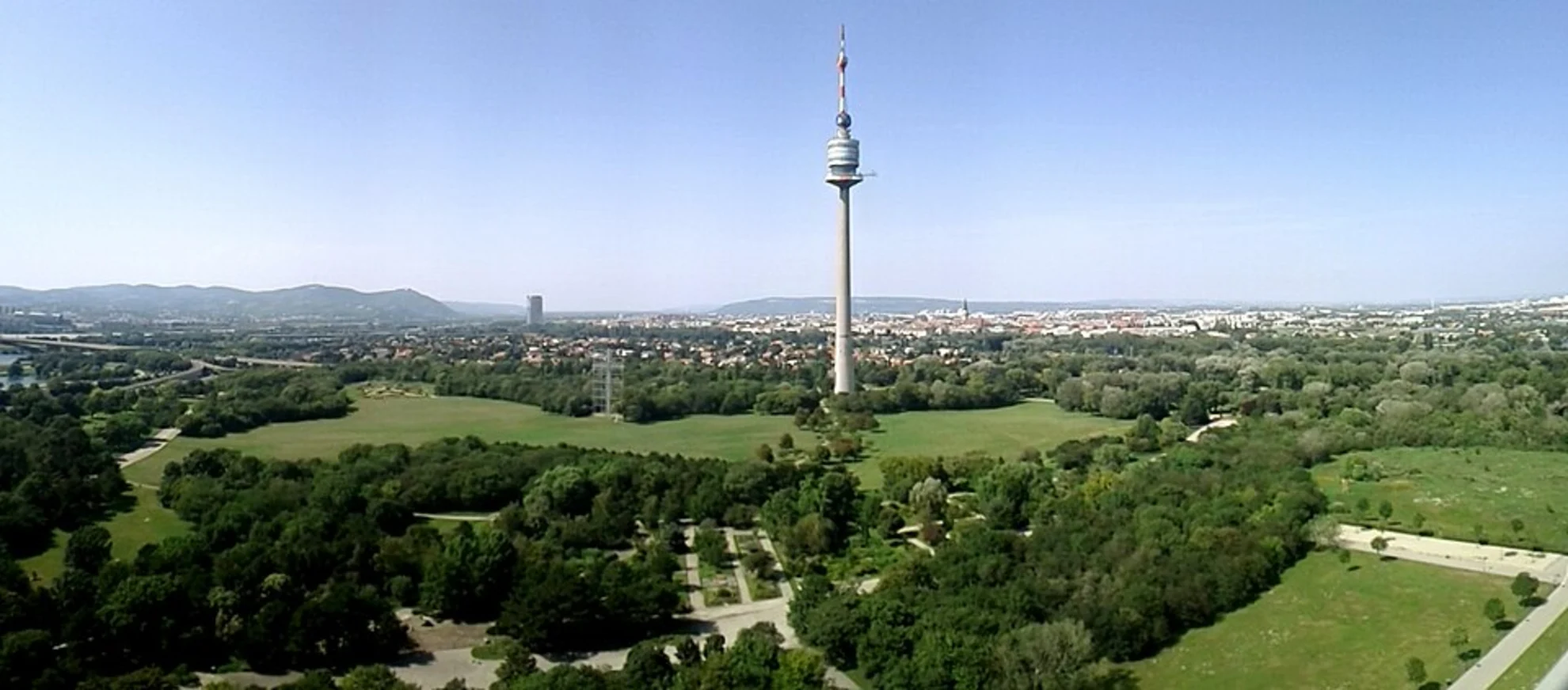 An image depicting the trail Westbad-Weiher Loop and its surrounding area.