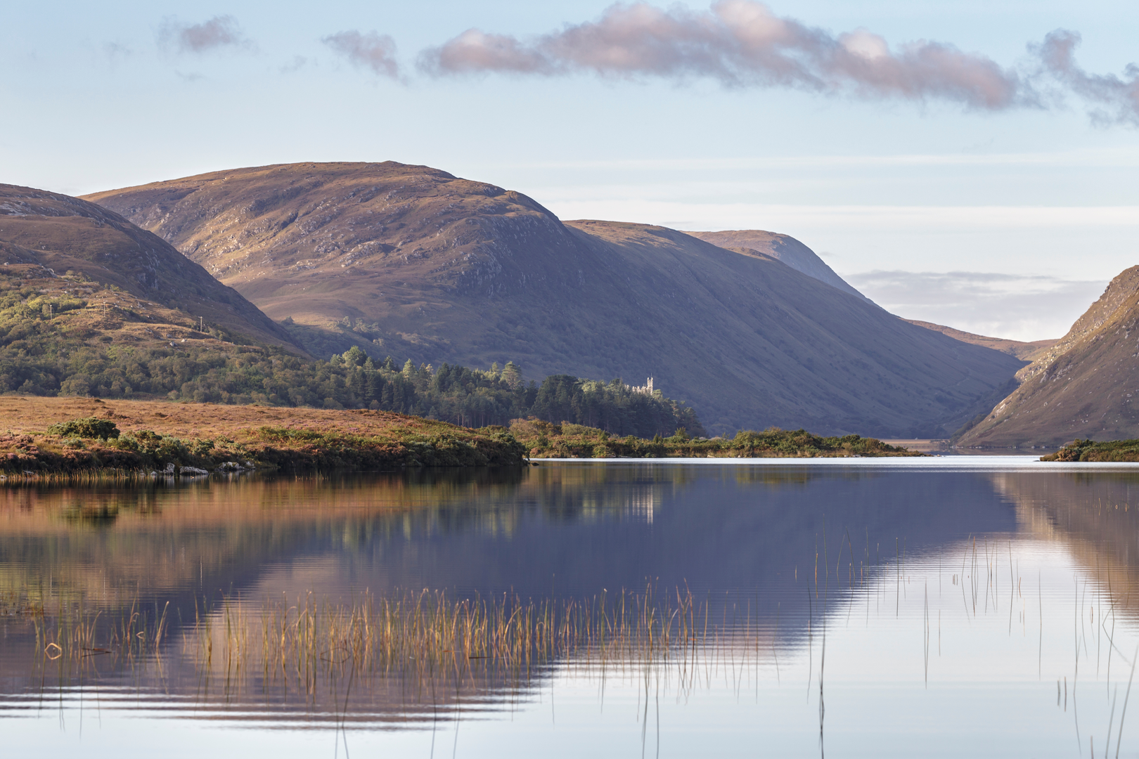 An image depicting the trail Glenveagh and Farscallop Loop and its surrounding area.