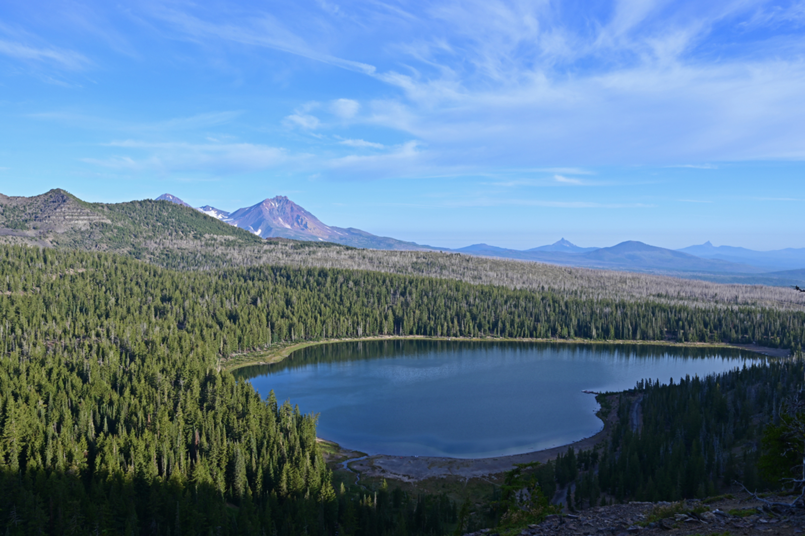 An image depicting the trail Three Creek Lake Trail and its surrounding area.