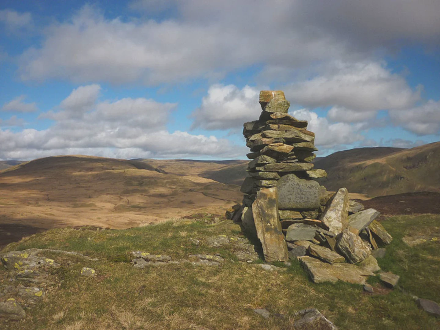 An image depicting the trail Grassmoor, Wandope, Crag Hill, Hopegill Head and Whiteside Loop and its surrounding area.