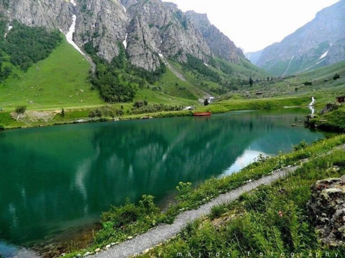 An image depicting the trail Rainbow Lake Trail and its surrounding area.