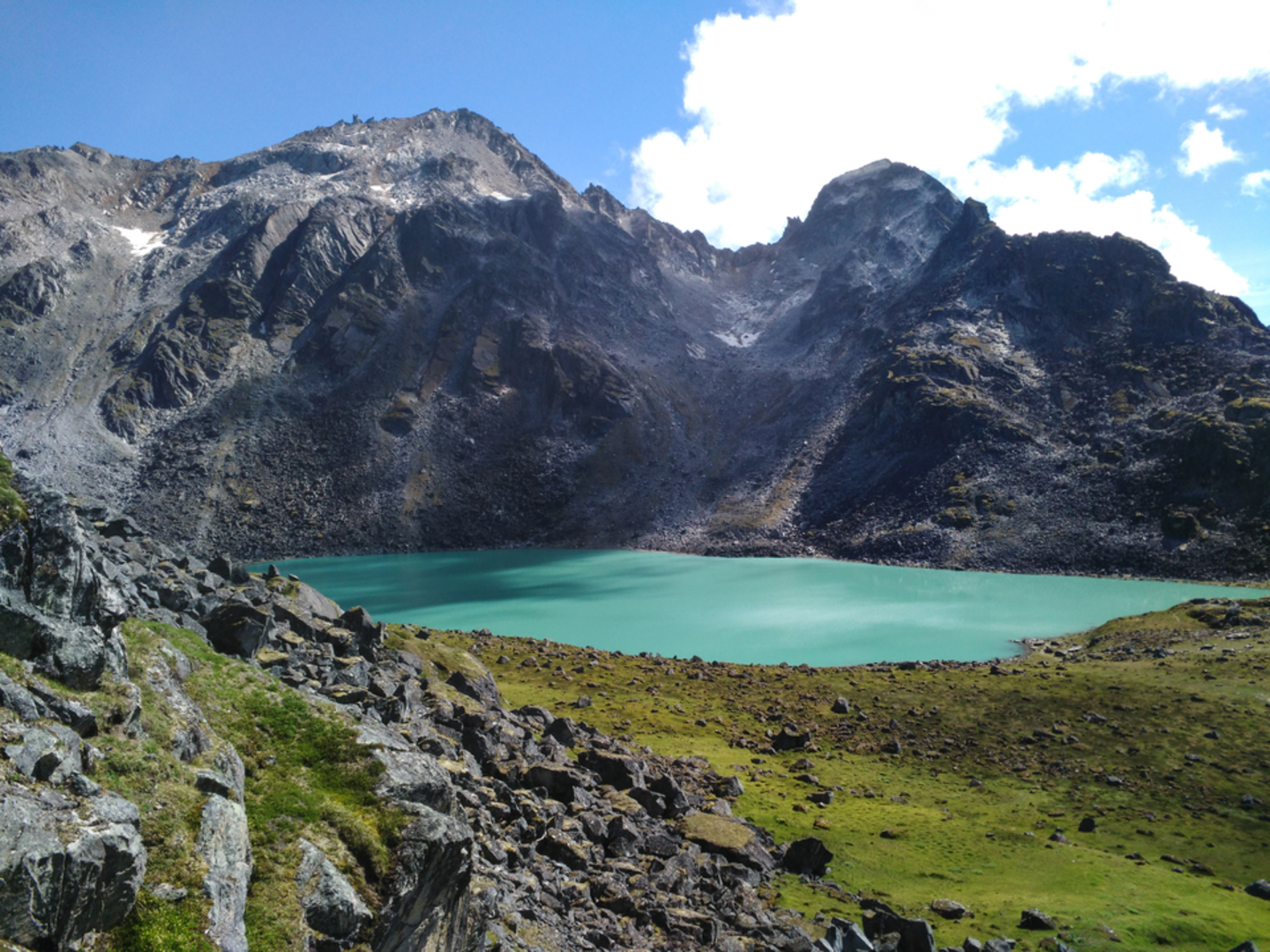 An image depicting the trail Upper Reed Lake and Lower Reed Lake and its surrounding area.