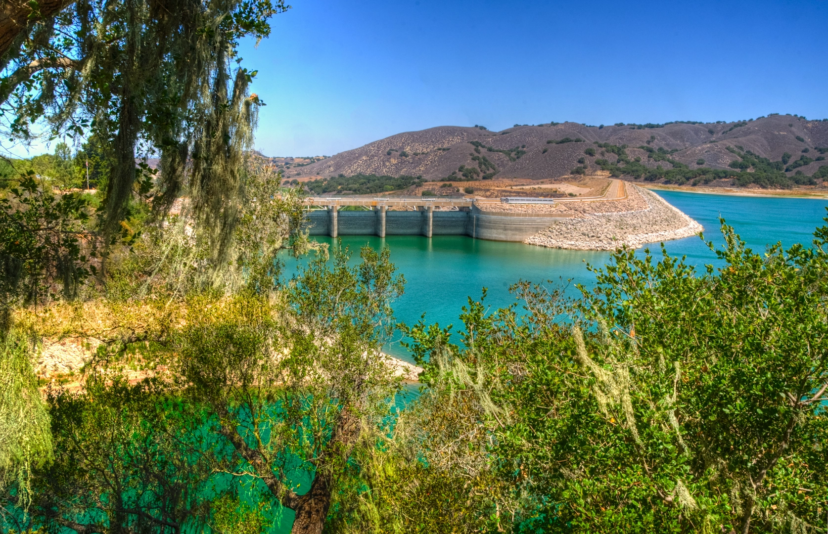 An image depicting the trail Sweetwater Trail from Chumash Highway and its surrounding area.