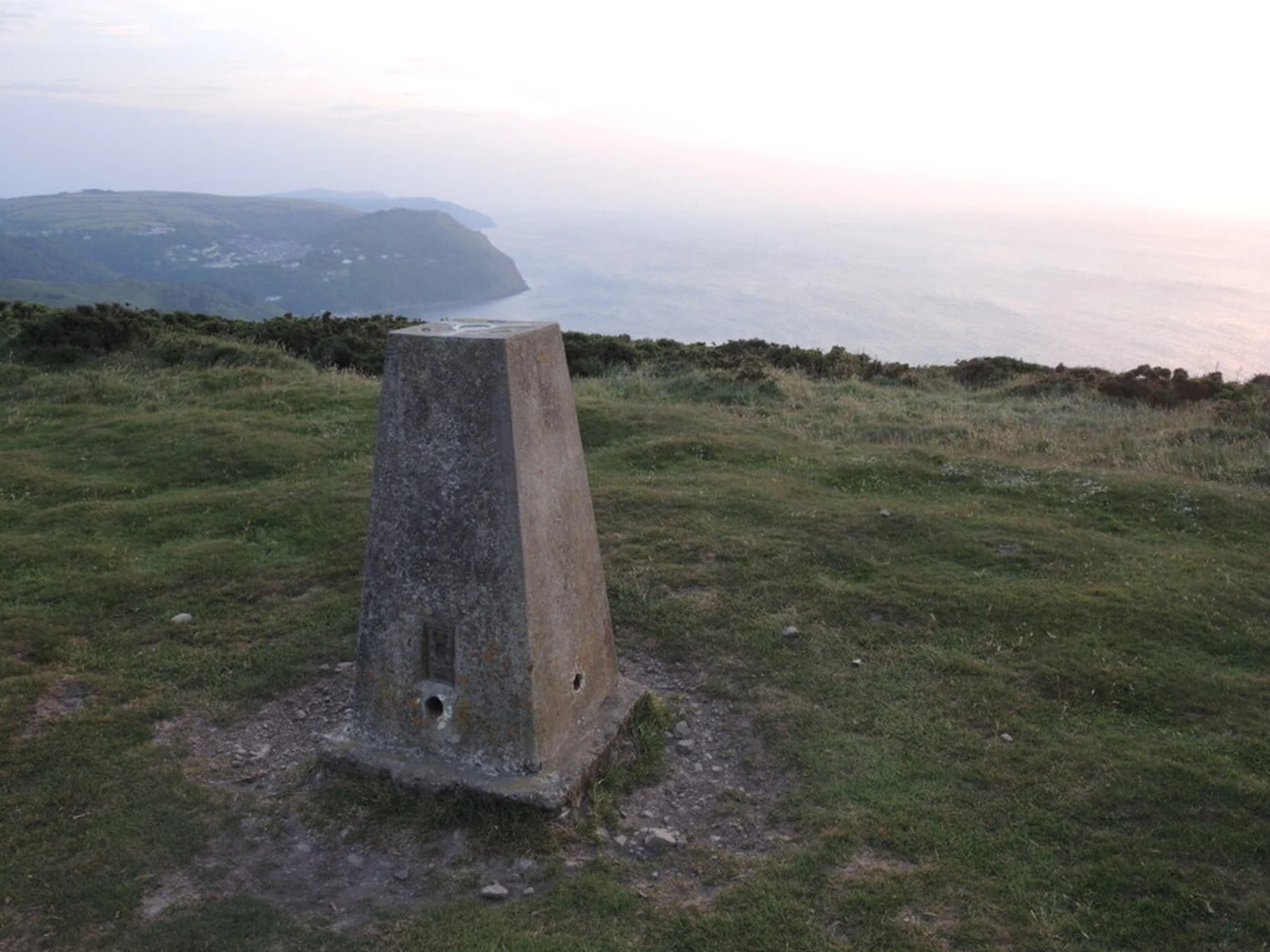 An image depicting the trail Butter Hill Walk - Barna Barrow and its surrounding area.