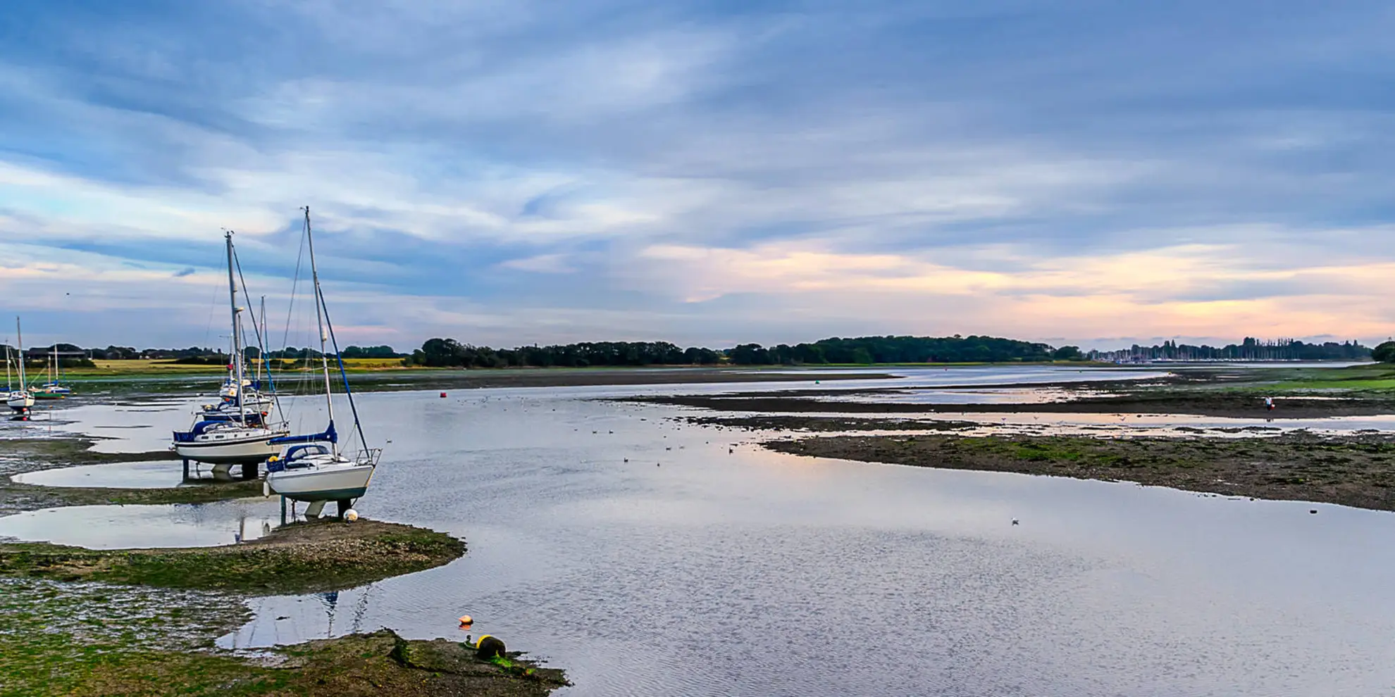 An image depicting the trail Dell Quay from Chichester Marina and its surrounding area.