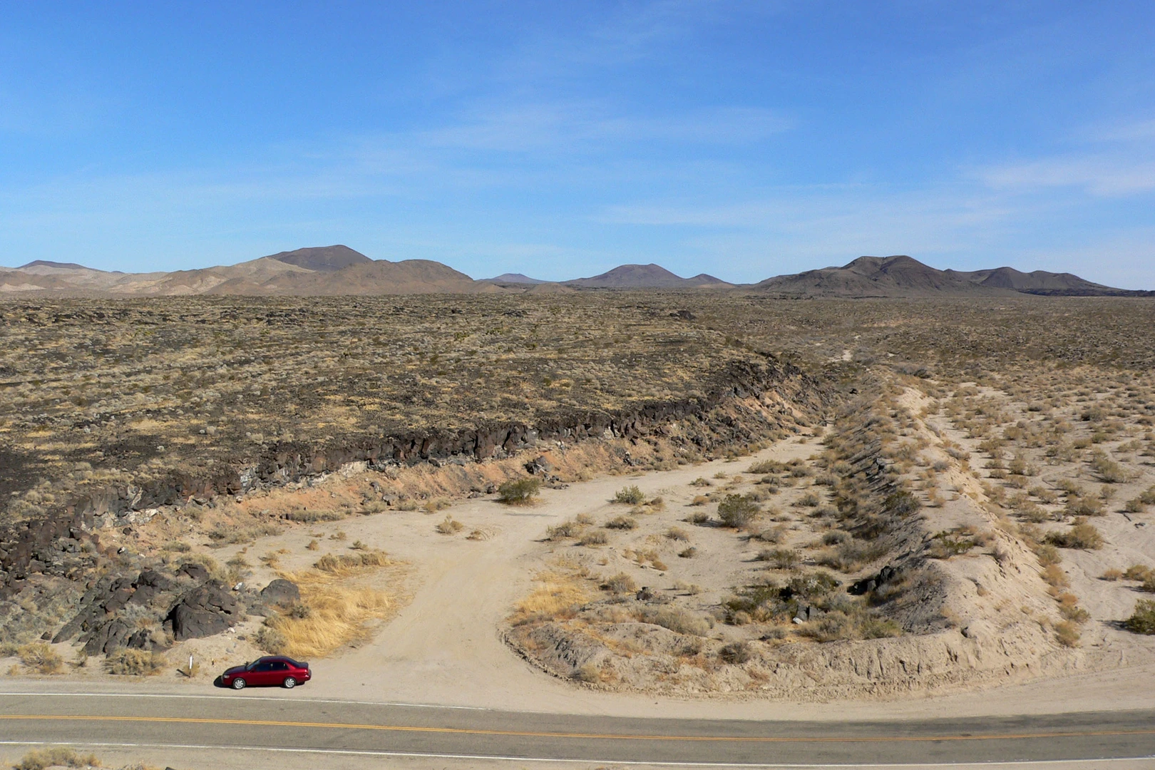 An image depicting the trail Willow Wash Loop and its surrounding area.