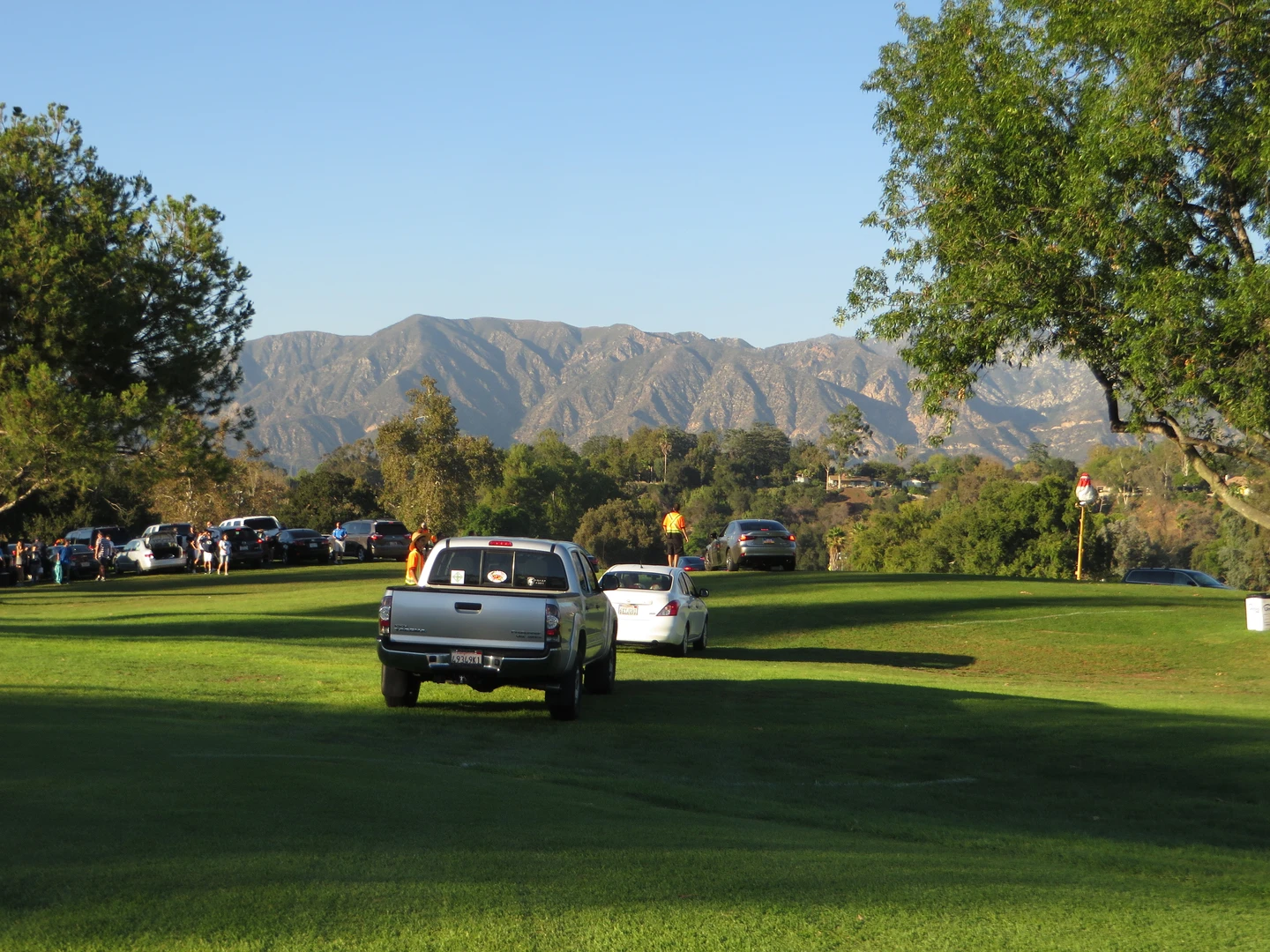 An image depicting the trail Arroyo Seco Loop - Linda Vista and its surrounding area.