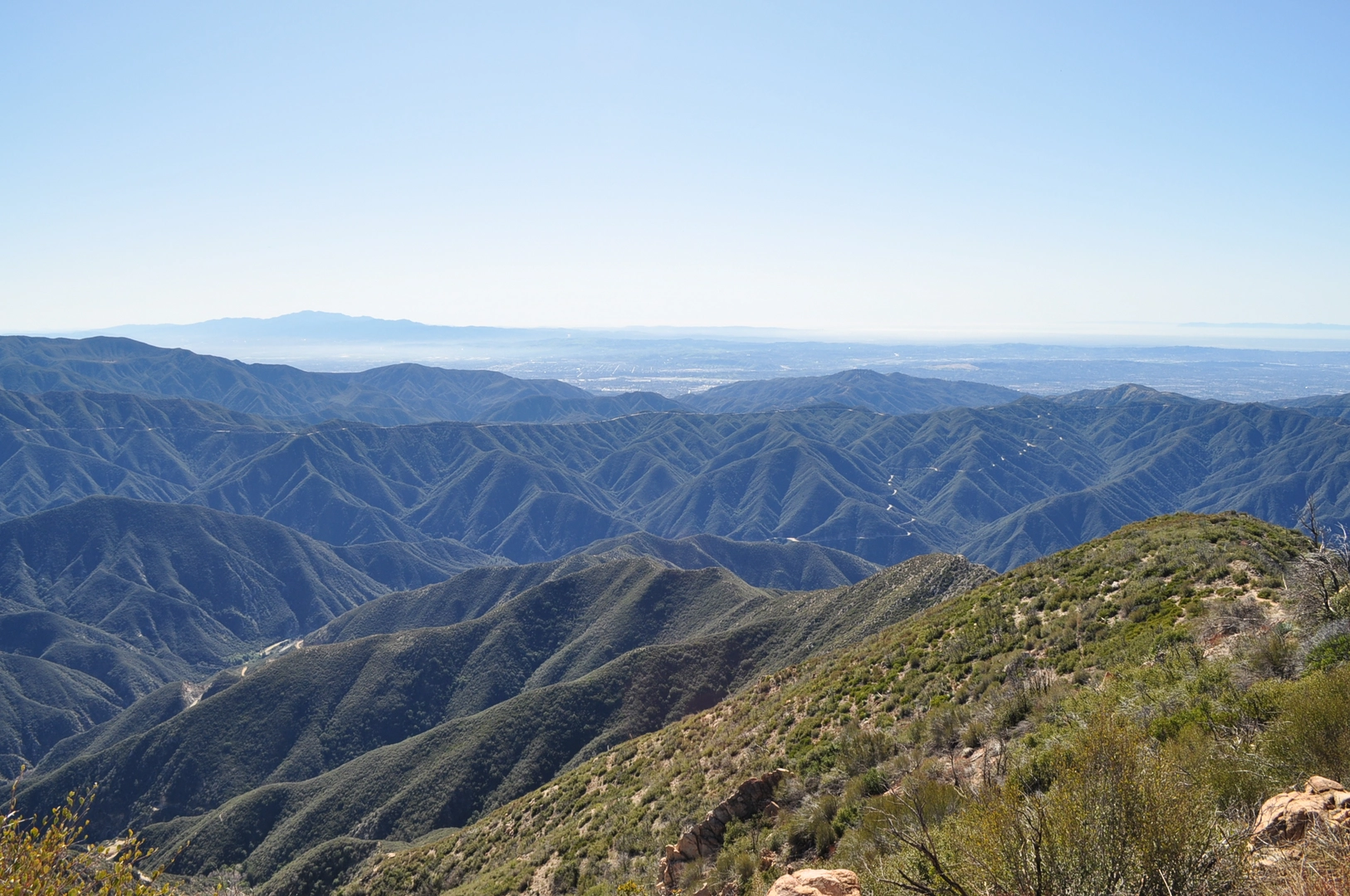 An image depicting the trail Ratllesnake Peak and its surrounding area.