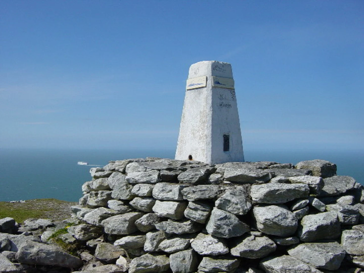 An image depicting the trail Holyhead Mountain Loop and its surrounding area.