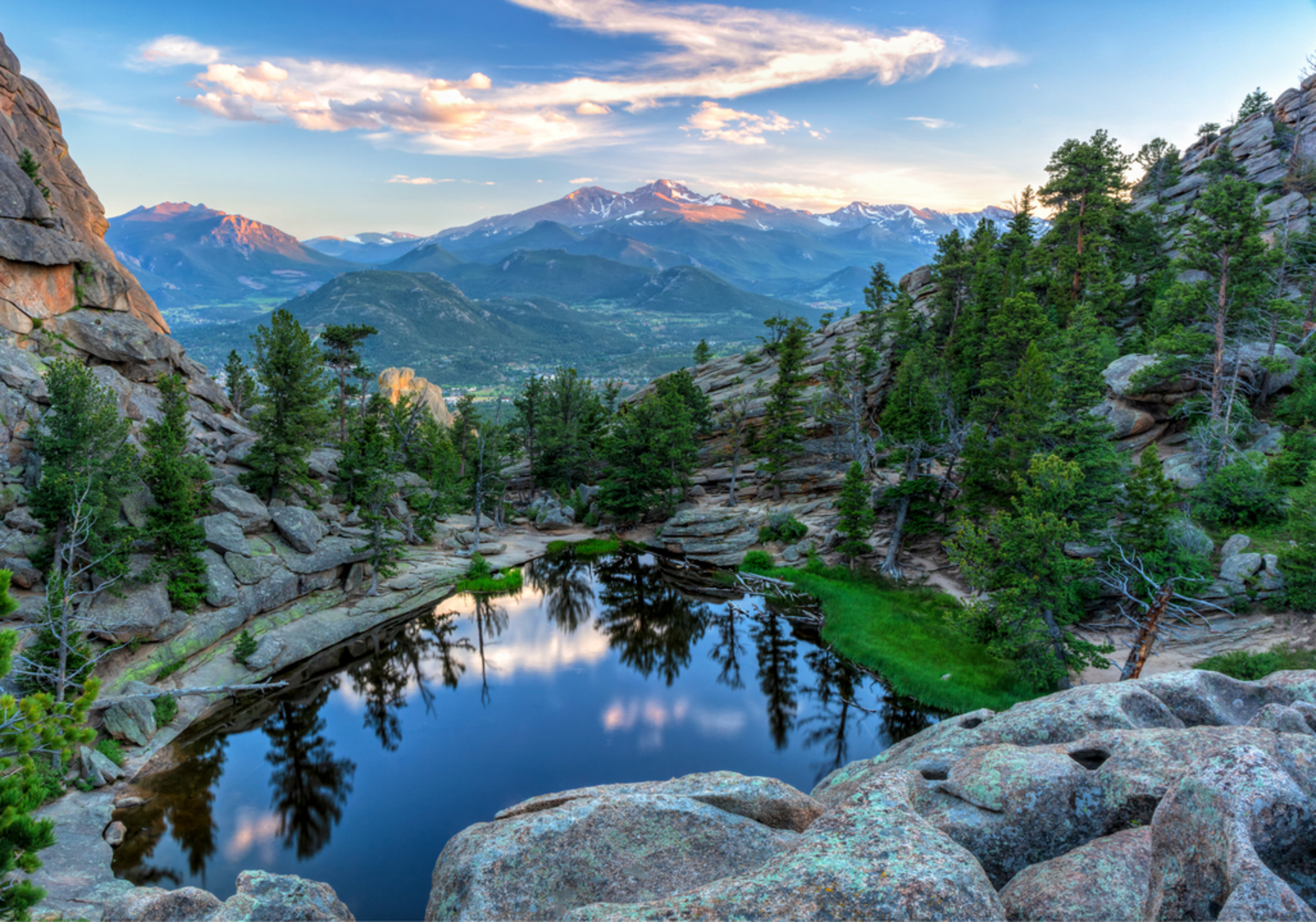 An image depicting the trail Gem Lake Trail and its surrounding area.