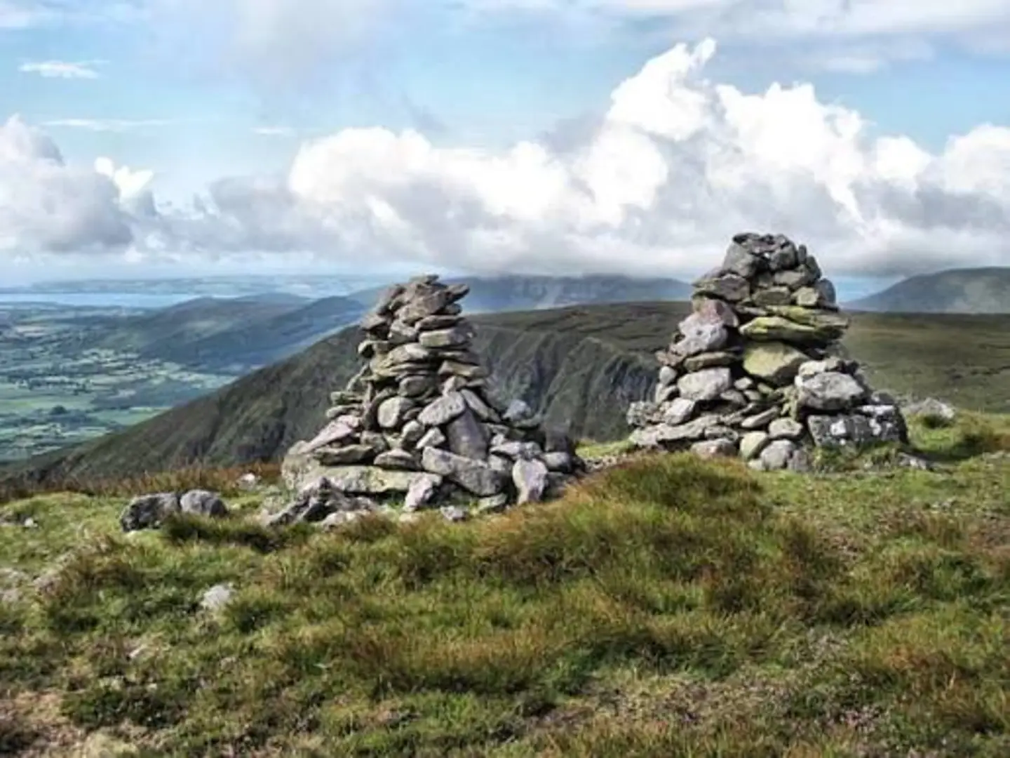 An image depicting the trail Kilclooney Mountain Via Mahon Falls and Knockaunapeebra and its surrounding area.