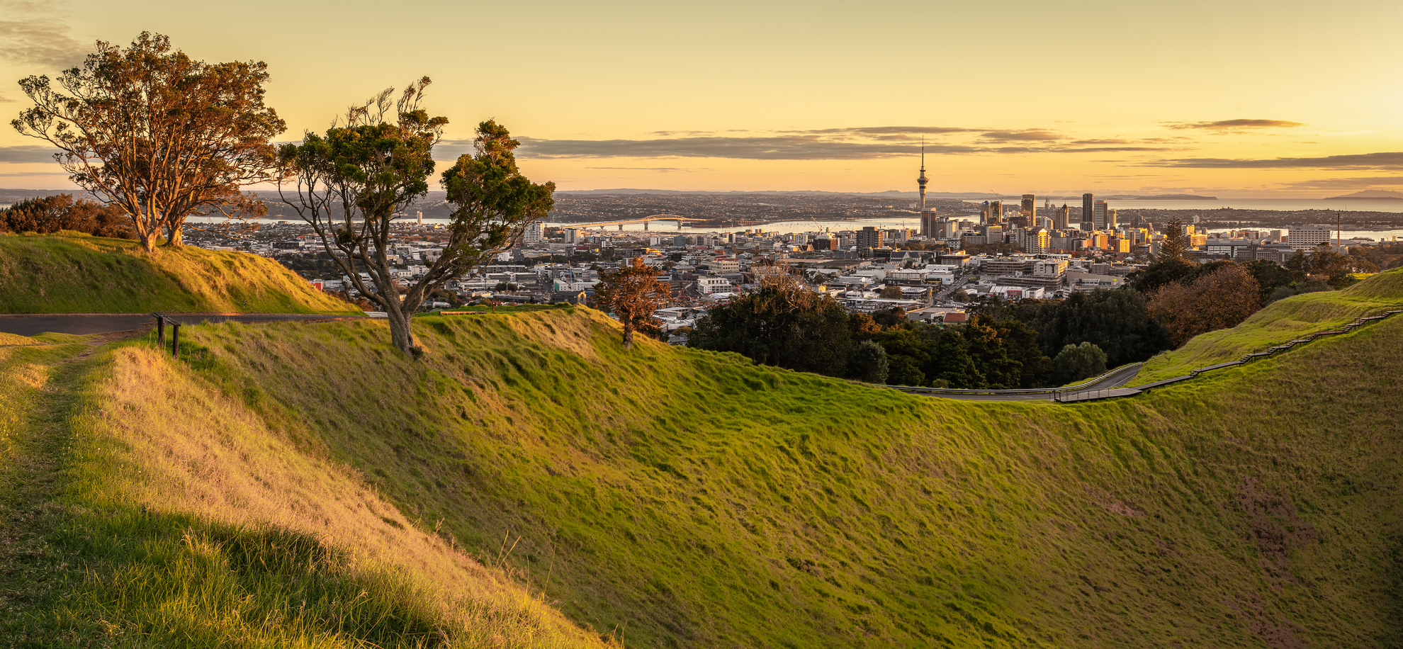 An image depicting the trail Maungawhau Summit - Mount Eden and its surrounding area.