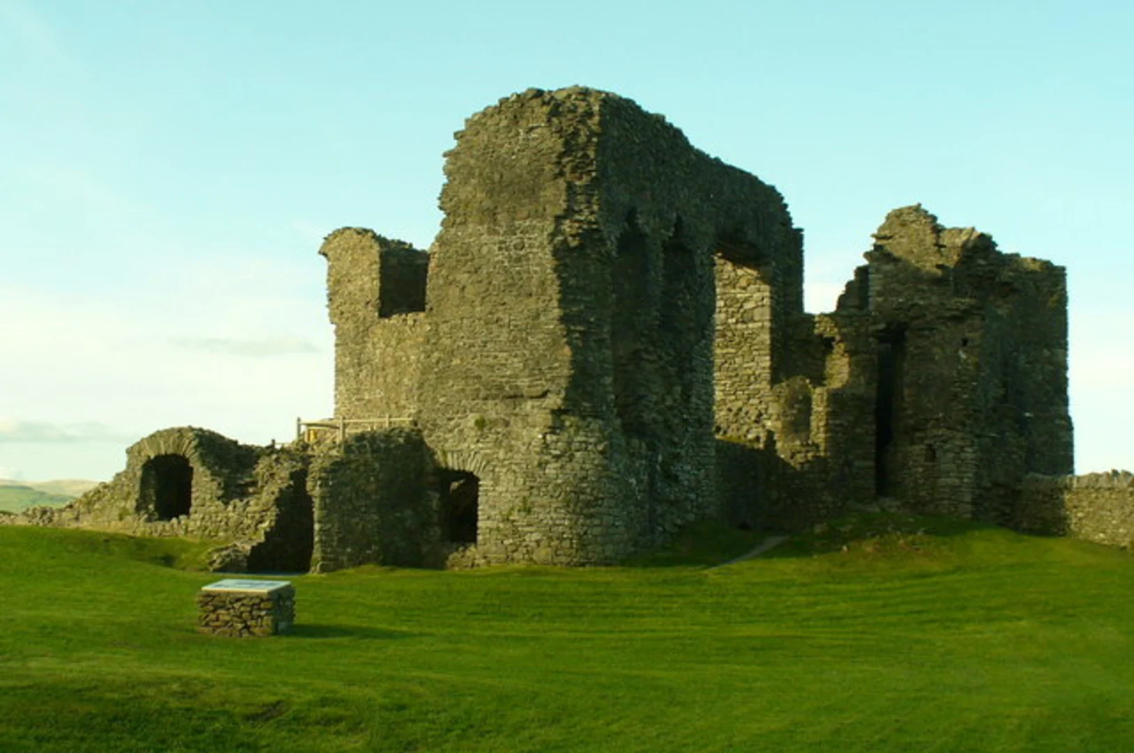 An image depicting the trail Kendal Castle and River Walk Loop and its surrounding area.