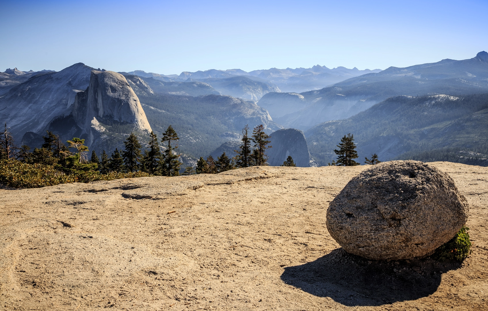 An image depicting the trail Sentinel Dome Trail from Glacier Point Road and its surrounding area.