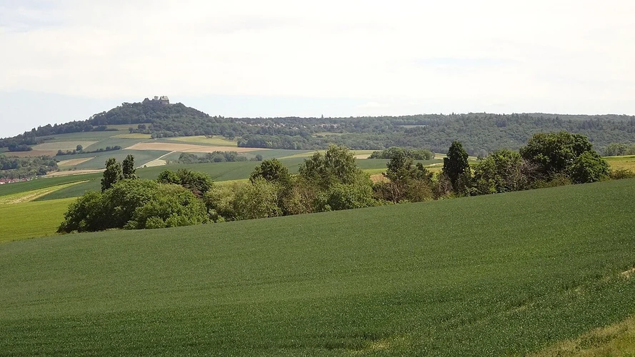 Von Burg zu Berg and Huegelland Weg