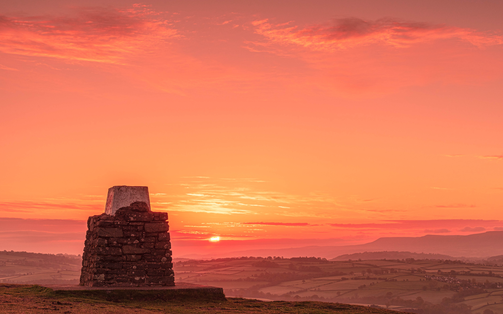 An image depicting the trail Pen-y-Crug hill fort from Brecon and its surrounding area.