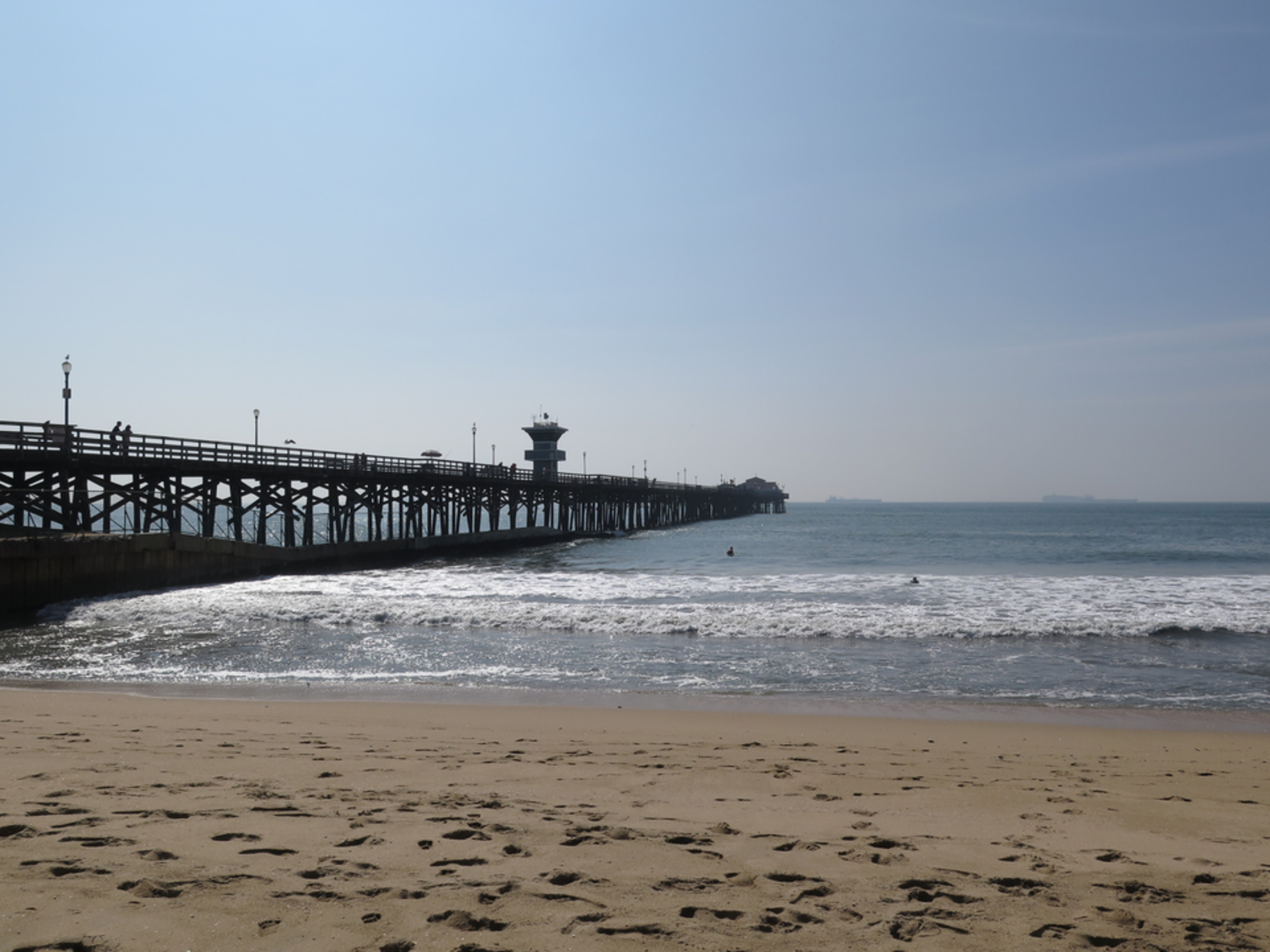 An image depicting the trail Seal Beach Municipal Pier and its surrounding area.