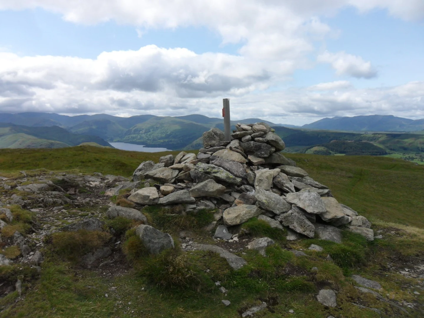 An image depicting the trail Stony Cove Pike, Thornthwaite Crag, Rampsgill Head, Raven Howe, Wether Hill and Arthur's Pike Walk and its surrounding area.