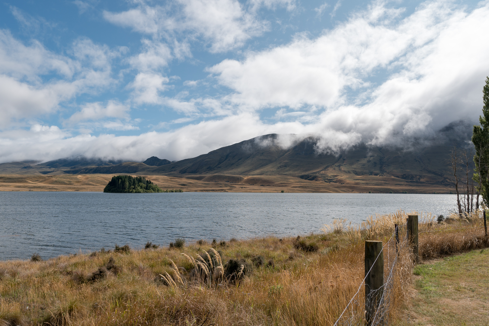 An image depicting the trail Lake Clearwater to Mystery Lake and its surrounding area.