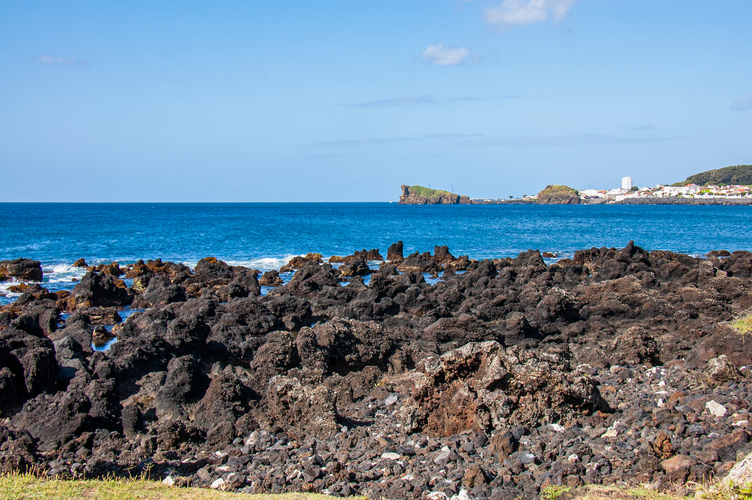 Vinhas de São Caetano and Praia do Populo Loop
