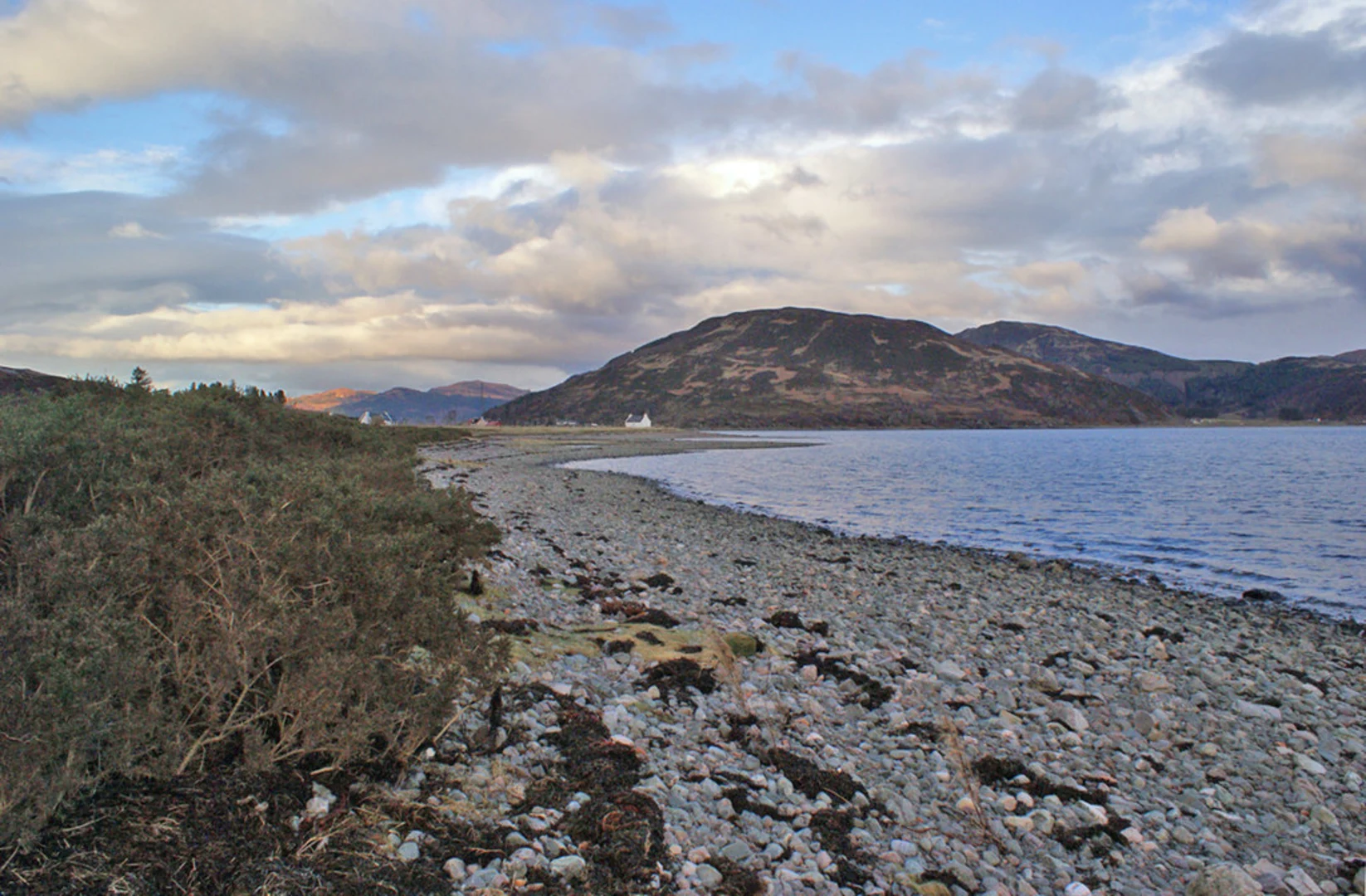 An image depicting the trail Marine Mammal Trail from Kylerhea and its surrounding area.