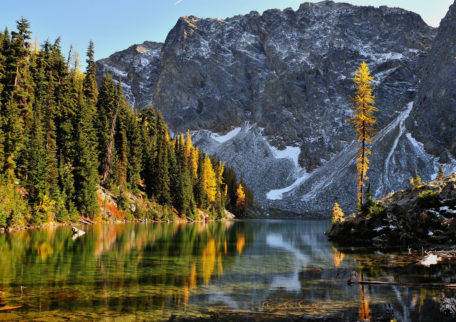 An image depicting the trail Northern North Cascades Loop and its surrounding area.
