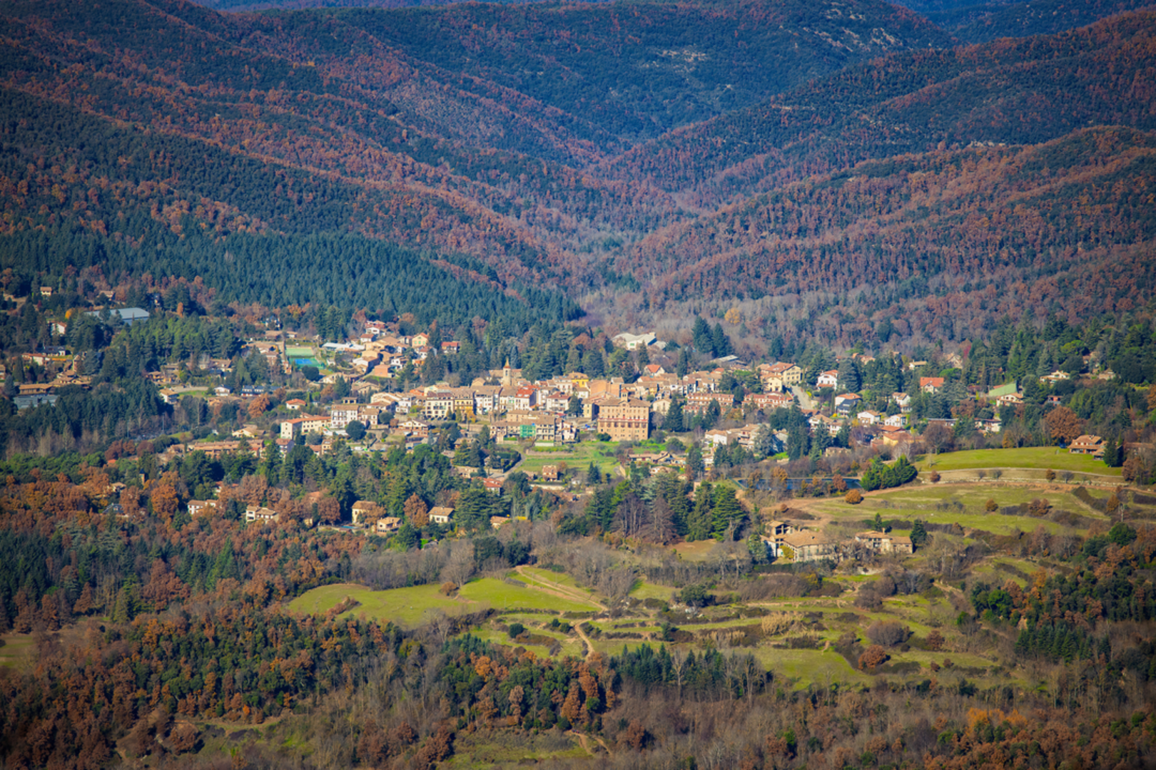 An image depicting the trail Trail to Castanyer de les Nou Branques SL C 81 and its surrounding area.